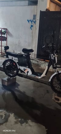 ماطور شحن • نظيف • ٤ بطاريات