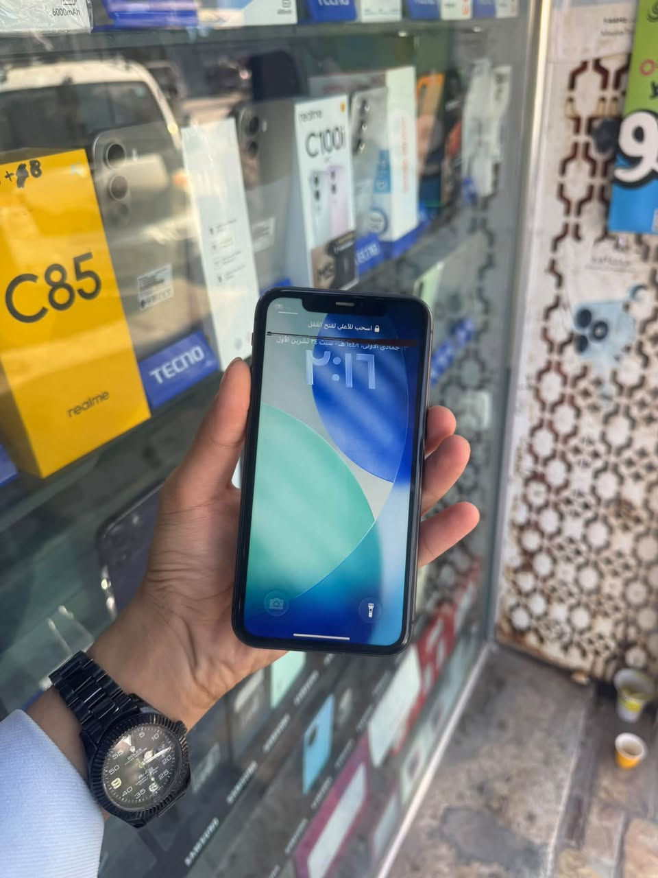 آيفون ١١ • ١٢٨ • شاشة فيها خط