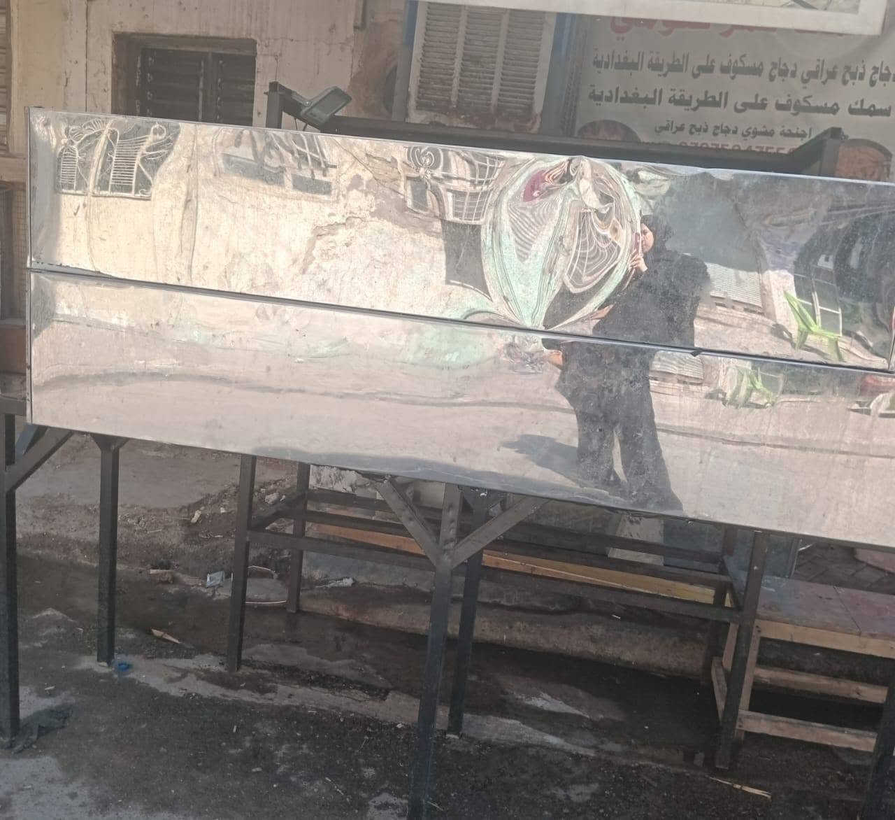 بوجه طول ٤ متر قطعتين كل قطعه مترين معا دكت طول ٨ متر معا الساحبه البوجه ستيل للبيع بغداد هاتف *********** كلشي واضح بالتصوير
