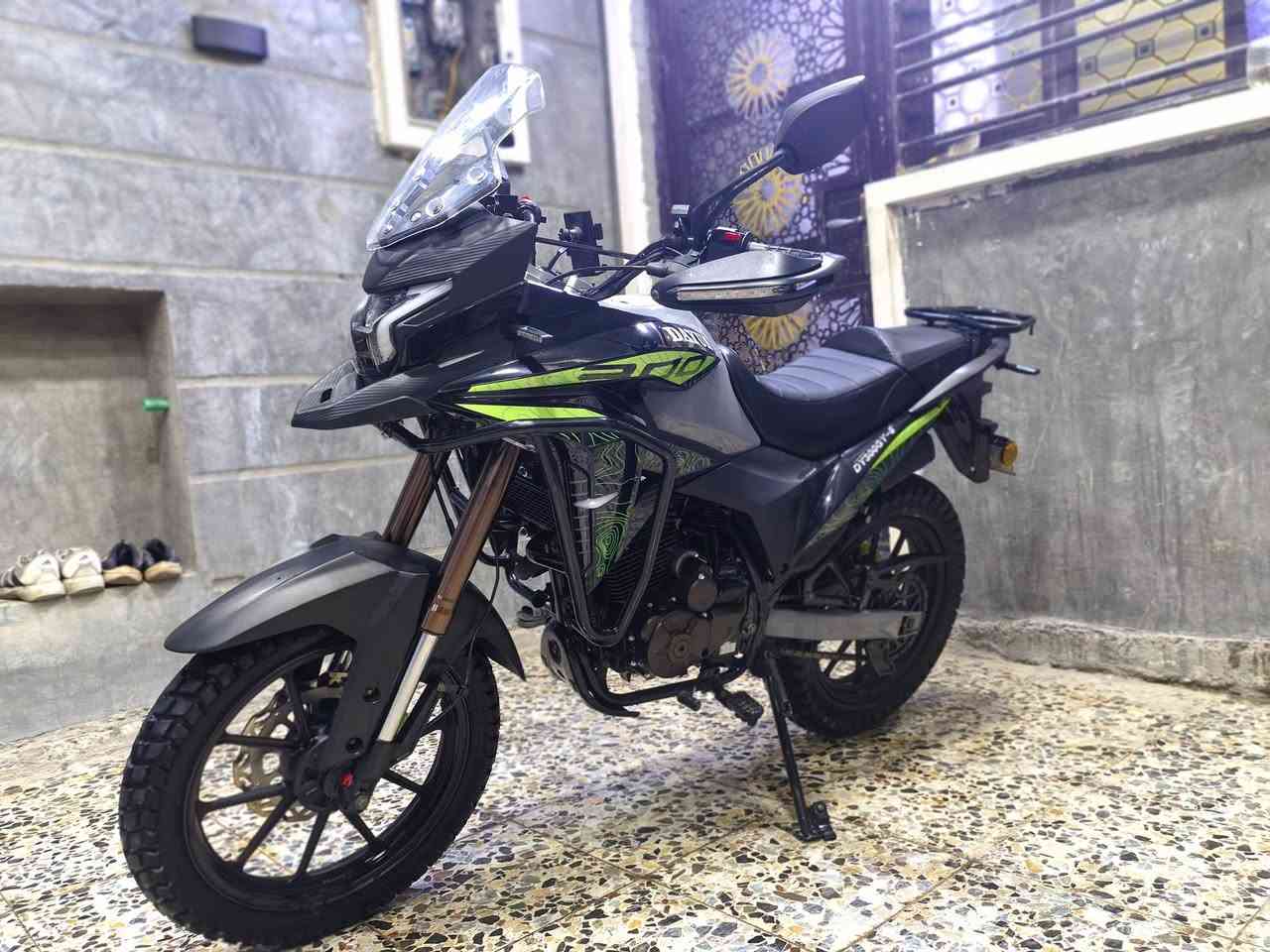 السلام عليكم دراجة للبيع🙋🏻‍♂️ 
دايوان ادفنجر 300cc 
مرقم اربيل 
الدراجه نضيفه وجديده100٪
 مكفوله كفاله عامه 
ماشيه ١٩٠٠ جديده كلش
السعر $// 3500 وبيها مجال 
📍 العنوان / بغداد /الشعب 
📞*********** 
📞***********
