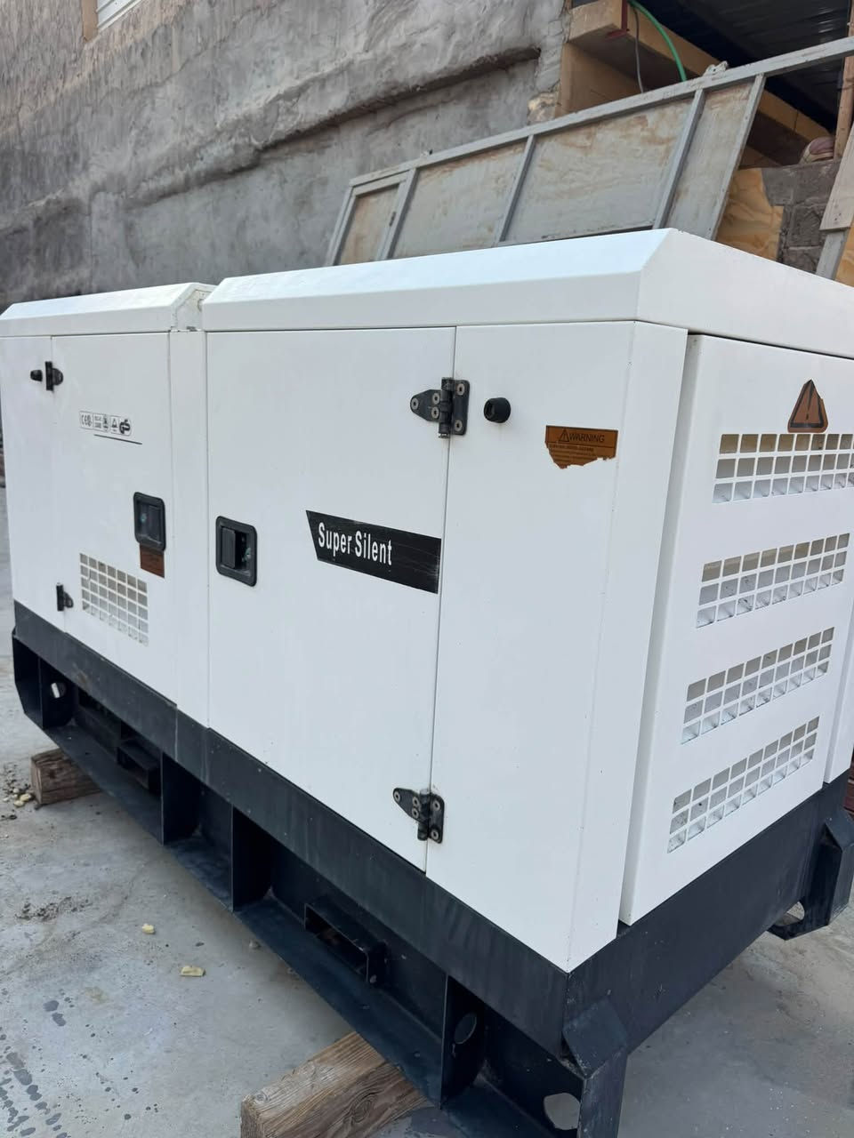 للبيع 
بيركز صيني 
40KV
بعده زيرو 250 ساعه مشتغله 
تبديله دهن وحده 

السعر 5 مليون ونص وبي مجال 
الشراي يتصل 
***********
