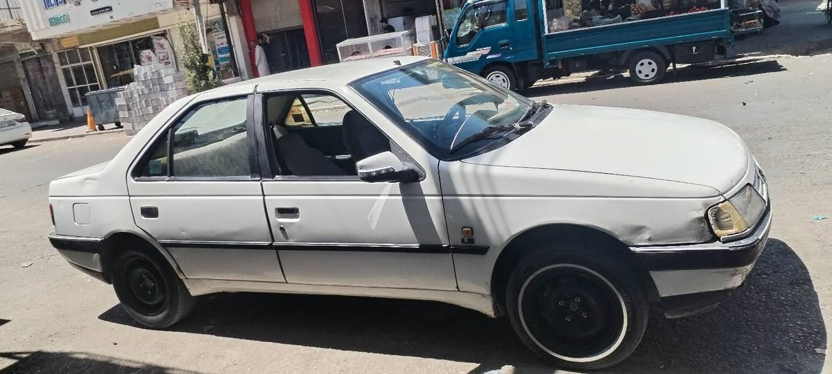 السلام عليكم اخوان سياره بيجو 405 لون ابيض سياره حلوه جاهزه من كل شيء كير مكينه تبريد حداديه تايرات نظيفات رايدها ب 35 بها مجال للطيبين عنوان النجف قضاء المشخاب رقم التليفون ***********
