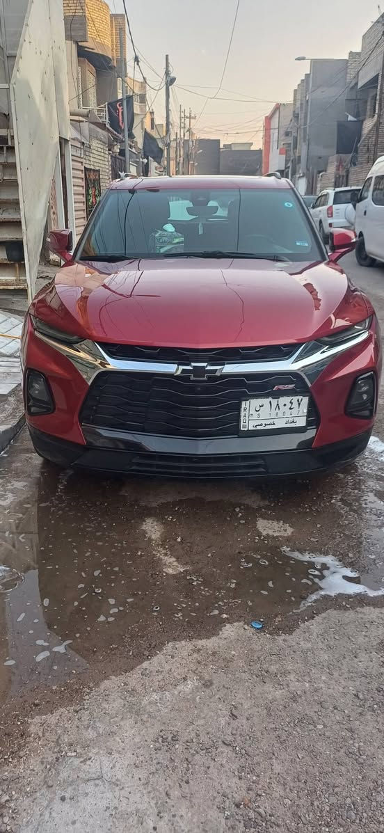 سلام عليكم بلايزر للبيع
موديل ٢٠٢١ ٦ سلندر 
فول مواصفات 
فئة RS
حادثها غرق 
وهنا بالعراق صبغ خلف السائق 
السعر ١٧٥
مكان السياره بغداد البلديات 
***********@
