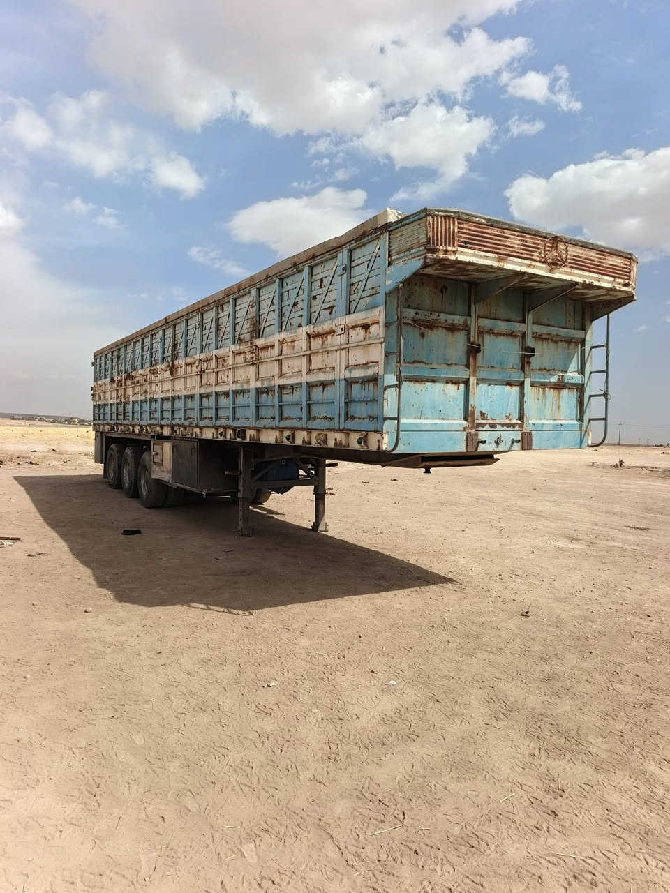 عربانة للبيع شاصي ألماني دناكير سربس
الطول ١٢  وربع العنوان موصل قرب محطة تعبئة الضاحي السعر ٧٠ وبي مجال  
***********
***********
