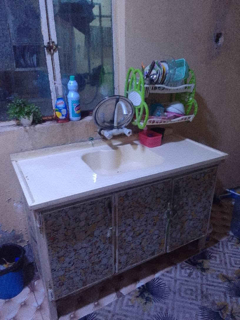 السلام عليكم اثاث منزلي مستخدم نظيف غرف اخشاب ماليزي مع كاونتر مترين مع كنتور اطفال بابين السعر 1250000للاستفسار عالرقم *********** العنوان ابي الخصيب البصرة, العراق
