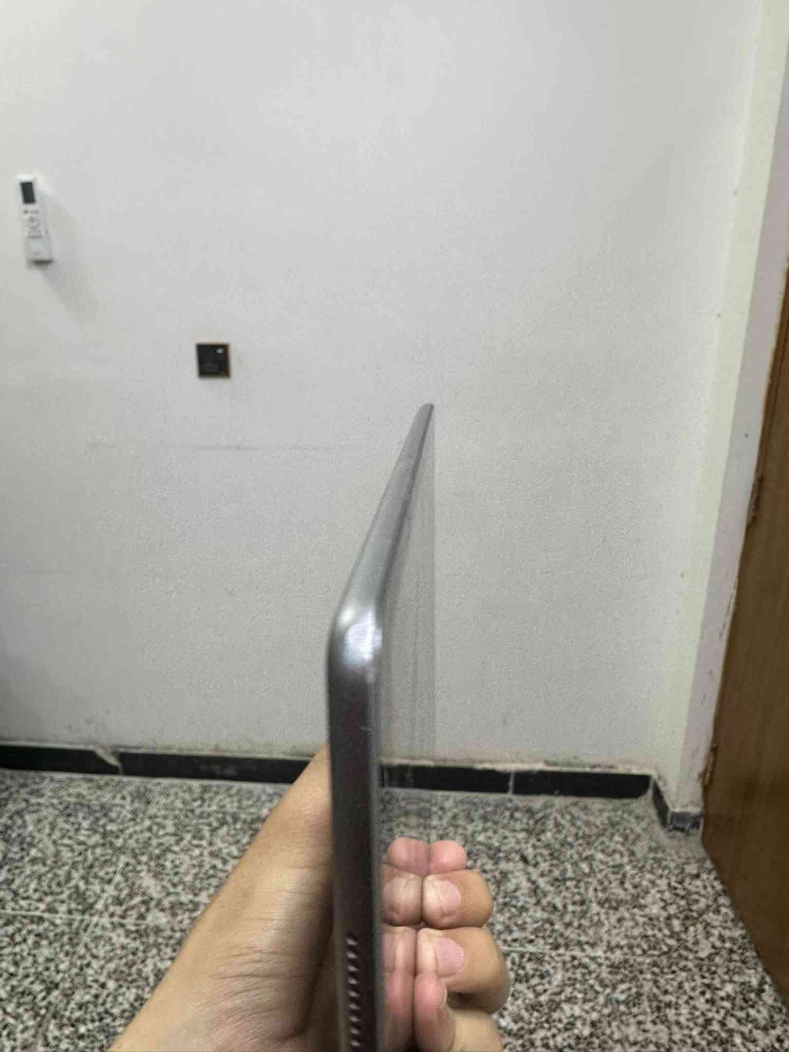 ايباد ٦ • ٣٢ غ.ب. • الشرطة الخامسه