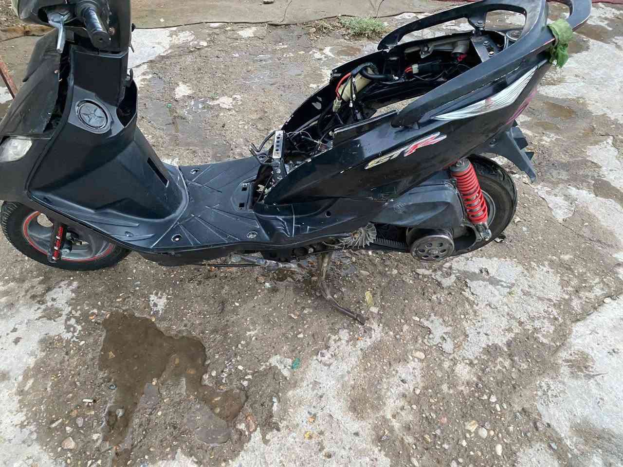 سلام عليكم دراجه ثعلب كابريتر مكينه ناعمه الدراجه خرسه اي نقص مابيه فقط لايت امامي الغراض كله موجوده السعر ٤٥٠  المكان بغداد الشعله ***********
