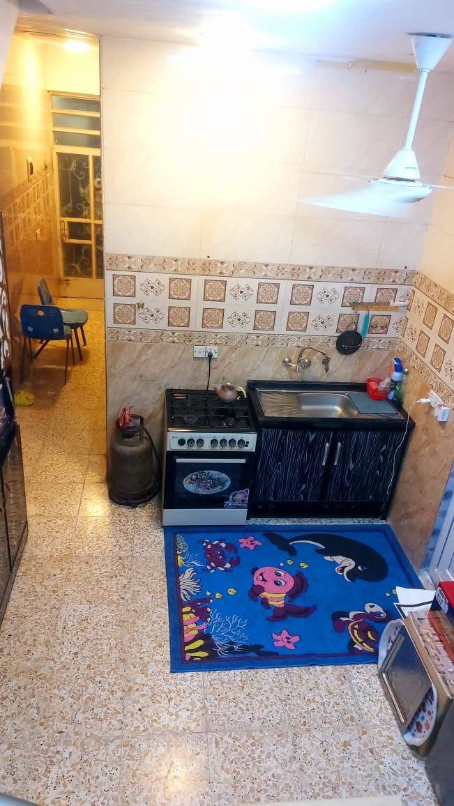 من رخصت مدير الكروب السلام عليكم بيت مساحه 50 متر طابقين بناء طابوك البيت نظيف مثل ما واضح للايجار 250 العنوان الزعفرانيه شارع الكهرباء دور الشرطه قرب مولدة قرب أسواق قطر الندئ للاستفسار الاتصال *********** زراعي البيت
