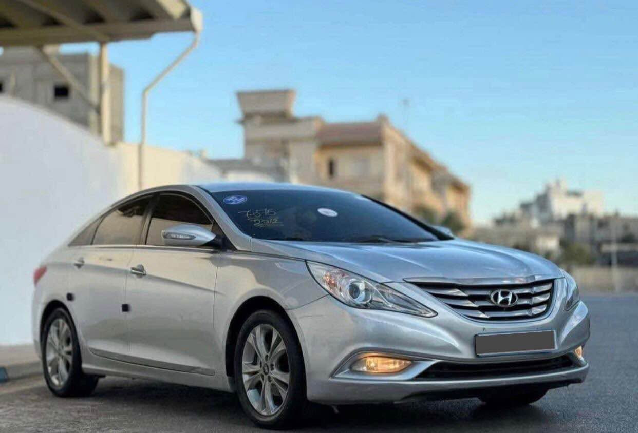 سؤناتامؤديل 2013
به نزين سه ياره كه براوه يه
تابلي جوانه جوانه ماشالله ي
ده وي له جوانيوپاكي
كؤدي بؤكراوه تايه و ويل تازه
جركه ي تيدانيه شوختي نيه
كاره بايوگيرومه كينه به شه رت
بؤنرخ كؤمنت بكه
***********
*********** السليمانية, العراق
