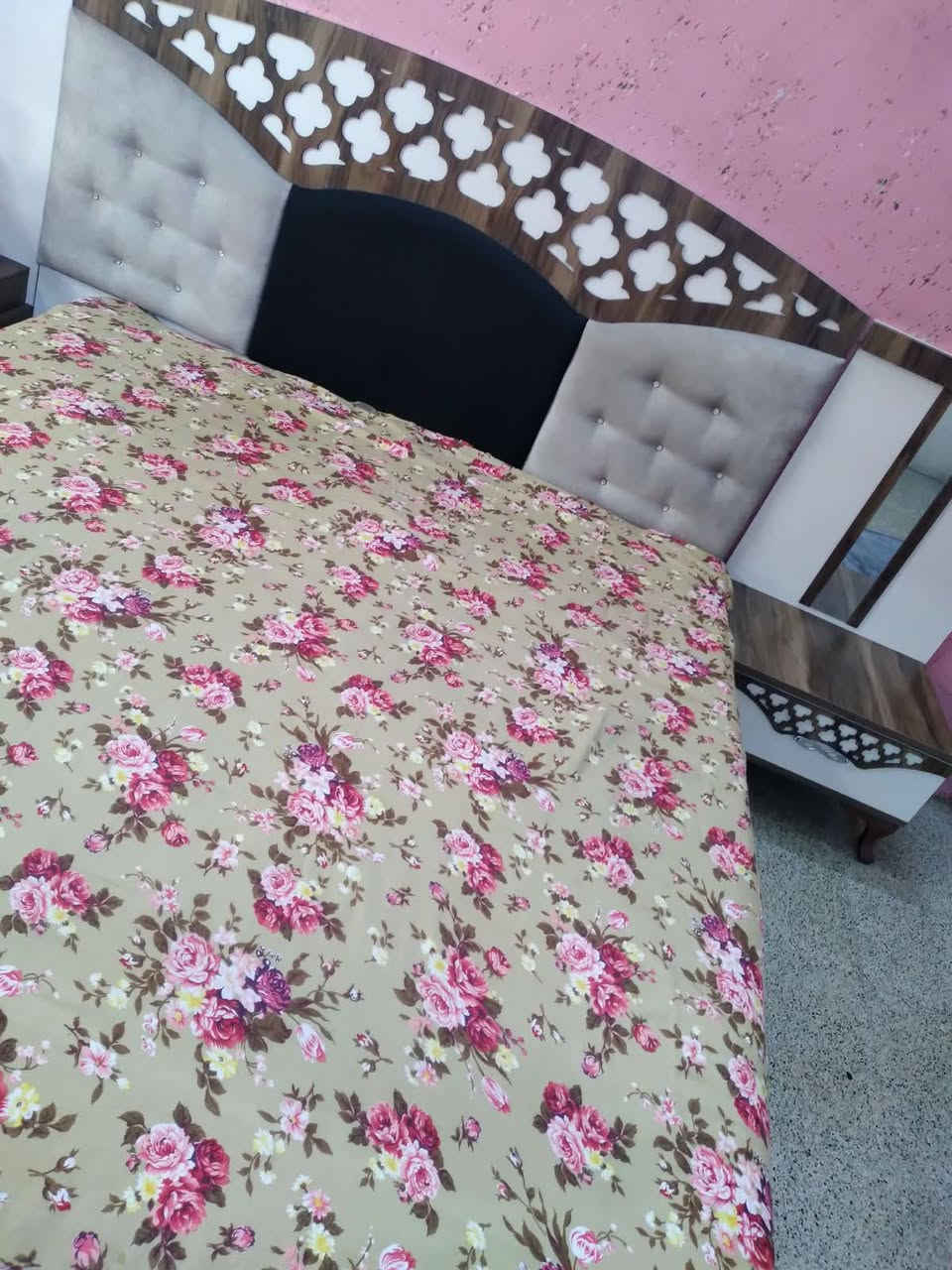 غرفه للبيع نضيفه خمس قطع، 
٤٠٠ ألف، ***********  ، بغداد مدينة الصدر
