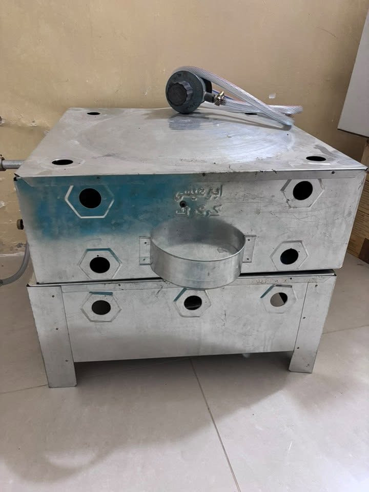 للبيع طباخ غازي شغال نظيف مابي اي ضرر بدون ميز وتنور غازي ***********
