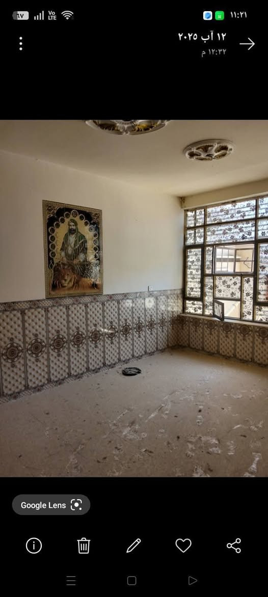 السلام عليكم مشتمل 100واجه خمسه ونزال عشرين بناء حديث الطابق الأول يحتوي على كراج و واستقبال وصاله ومطبخ بارد خمسه في اربعه ومطبخ حار وصحيات داخليه وخارجيه الطابق الثاني يحتوي على غرفتين نوم وصاله وبيتونه والسطح مطبك شتايكر واجهة مرمر والرضيه كاشي العنوان الجريخي شارع 30 بلسايدين السايد الايسر قرب ابو زكي الوكيل هذا رقم ابو البيت ***********يوجد واتساب

نص مكتوب في الصور:
- ١٢ آب ٢٠٢٥ ١٢:٢٩ م Google Lens
- ١٢ آب ٢٠٢٥ ١٢:٣٢ م Google Lens
