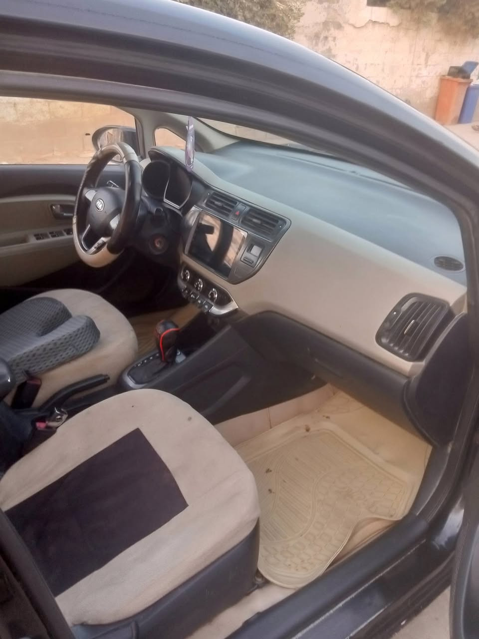 السلام عليكم للبيع او مراوس بيكم أو كريت ويل
كيا ريو قادسية انكليزي موديل ١٣ جاهزة كير مكينة حدادية ٧٠ بالمية تبريد تخم تاير ابو الخطة سيارة جاهزة نصبة كلش حلوة محرك ١٦٠٠ ٤ كير  خليجيه بيهة جاملغ خلفي طخة زغيرة وبيهة باب العبري بي شوية معجون سنوية ساقطة بشهر الثالث هزة لل ٢٧

*********** الرقم 
السعر 69 وبيها مجال 
العنوان الديوانية الاسكان مقابل المعهد الفني
