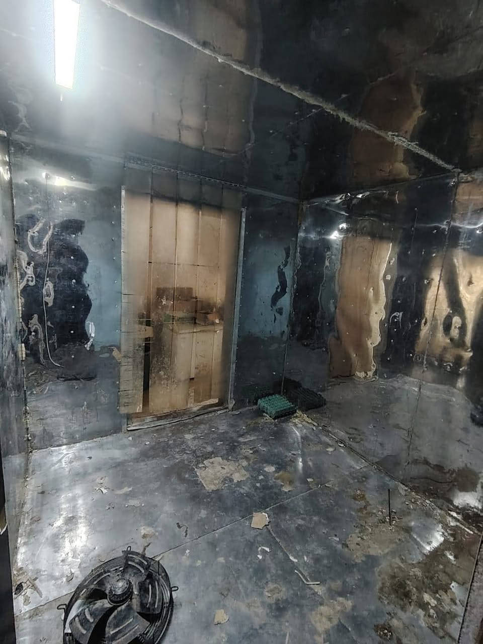 براد تجميد +تبريد
الحجم:طول6مترـ
منظومه ممتازه جدا 
مكان الانبار- الحبانيه 
السعر 65ورقه
للاتصال:***********
