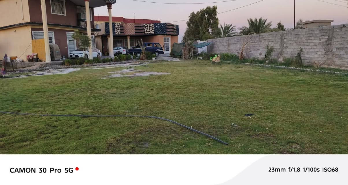 للبيع 
أرض طابو زراعي مفوضه بالطابو سند 25 في منطقة حميد شعبان قرب جامع عثمان المساحة 2 دونم وعلى شارعين ركن مسيجة ومعزوله واجهة كل جزء منها ١٠٠متر مع كافة الخدمات تبليط كهرباء وماء إسالة تحتوي على ثلاث دور وتوجد فيها مغروسات متنوعة من النخيل ومختلف أشجار السدر والفواكه 
١- البيت الأول مساحة ٤٠٠ متر يحتوي على ٧ غرف الاغلب نظام سويت مع الصحيات عامة ومضيف ١٢ متر البيت طابقين

٢-البيت الثاني مساحتة ٣٢٠ متر يحتوي على ٦ غرف نظام سويت مع الصحيات عامة البيت طابقين دبل فاليون 
٣-البيت الثالث قيد الإنشاء هيكل كامل فقط تشطيبات نهائية المساحة ٢٥٠متر . 
المساحة الكلية تتعدى ٦٥٠٠٠٠٠متر 
التواصل واتساب ***********
