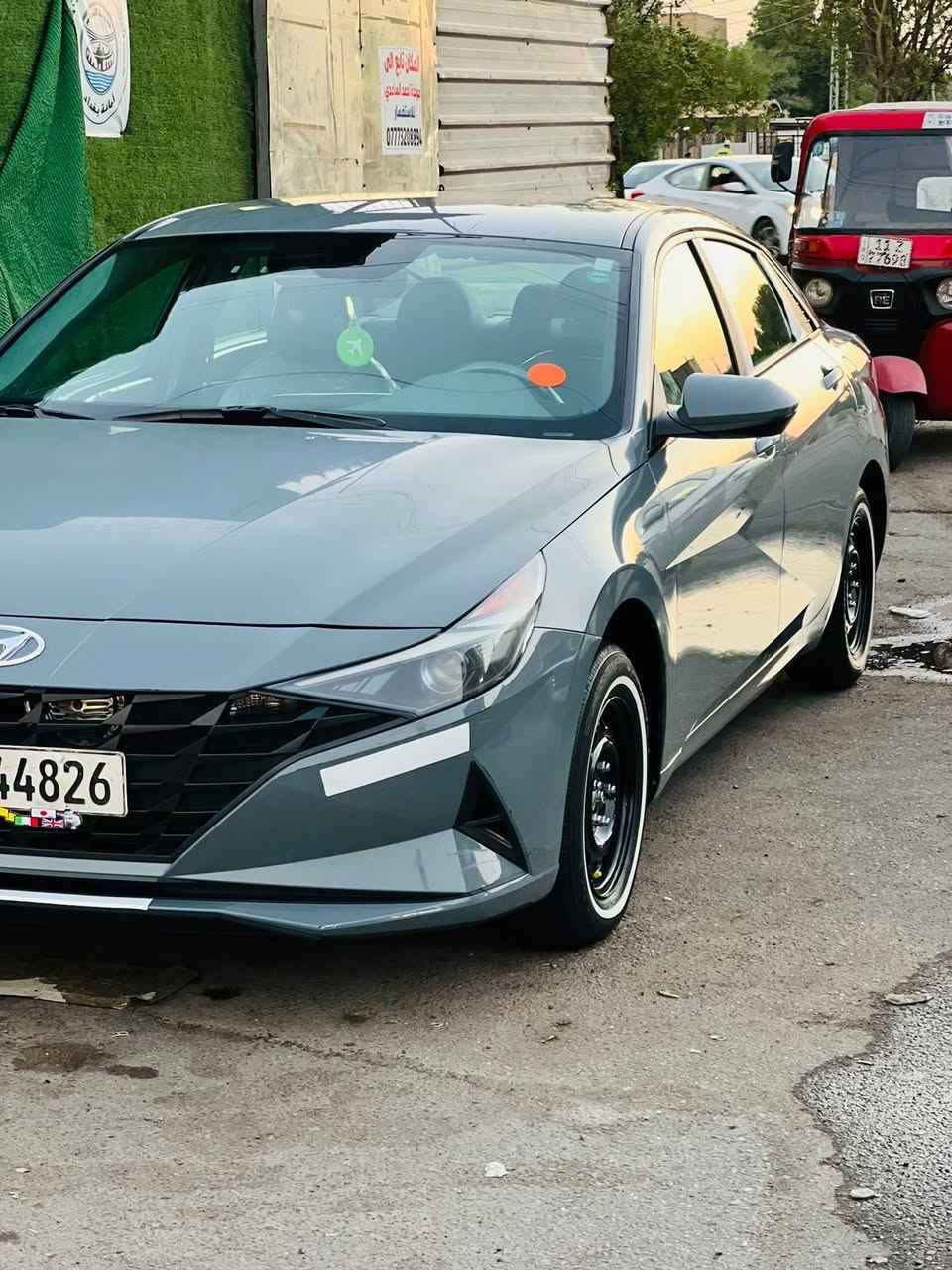النتره  لون سمنتي المميز.  موديل 22   امريكي 2000 دوش جميع يرباكات سليمه مرفوقه  جميع تفاصيل بلمنشور موصافات نص فول + معروفه مواصفات  النص  كامله مكمله من كل نواحي وشوفه عينك  مكان السياره بغداد 

***********
