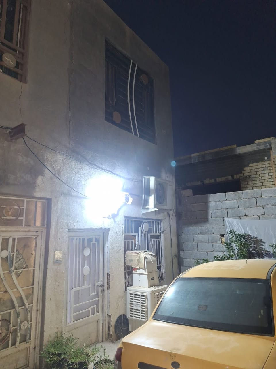 اعلان 
يتوفر بيت للبيع طابو زراعي سند 25 إقرار محكمة 
مساحة البيت ٦٠ متر طابق ونص يحتوي على غرفتين وصاله ومطبخ وحمام وصحياة 
السعر ٥٥ مليون 
الموقع كربلاء البوبيات قريب على العاب نوارس قريب على شارع البزل كذلك قريب على جامعة أهل البيت 
رقم الهاتف ***********
