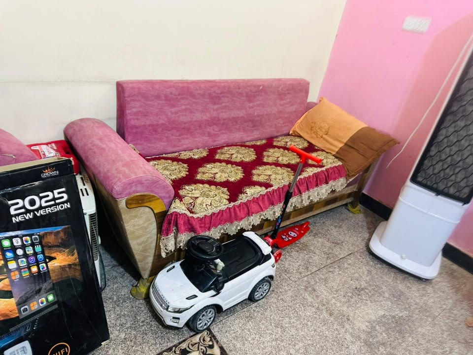 طقم ٣+٢ • جديد • تمزق خفيف
