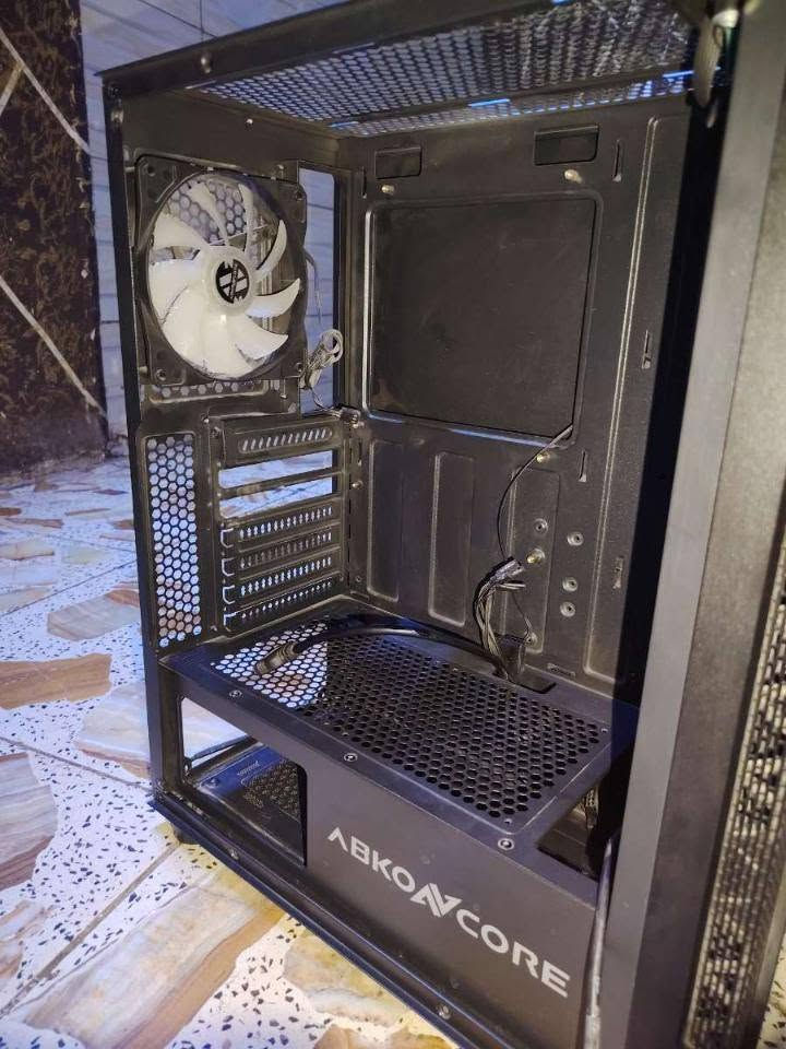 كيس ABKO NCORE G10 Black - 4 RGB Fans للبيع بسعر 60$وبيه مجال وبيه ثلاث مراوح اماميه و وحده خلفيه ***********
