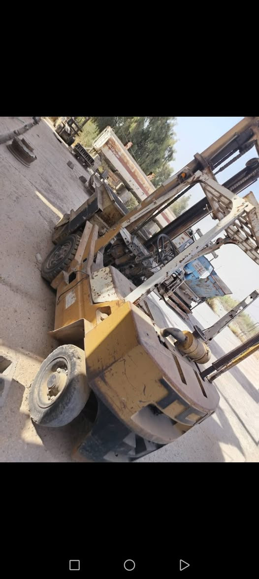 للبيع رافعات  عدد اثنين وحده تي سي ام 3ونص طن شغاله بس  گيرها بي مشكله 
والثانيه ميسيبوشي 2 ونص محركها گايم السعر النهائي 45 ورقه 
***********
