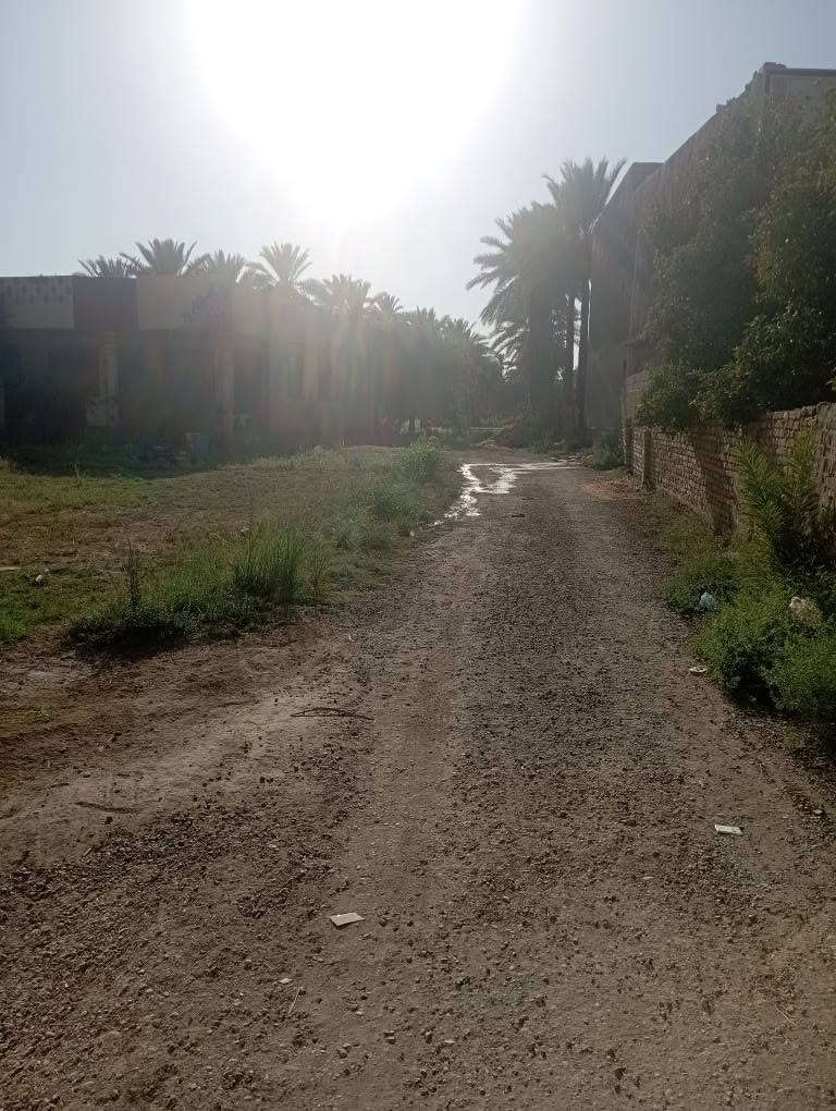 سلام عليكم يتوفر. مزرعة موقع مميز قرب شارع حله بغداد 3500متر طابو زراعي سند 25 مشيد عليهى دار سكن بناء حديث  يتوفر 2دونم شاطيه منطقة السوره قرب سيطرت الاثار يتوفر قطع اراضي للبيع مساحة 200/150/300/متر جنس الأرض ملك صرف زراعي حق التصرف كافت الخدمات متوفره إلي يحب يتواصل رقم الهاتف وتساب *********** حلة, بابل
