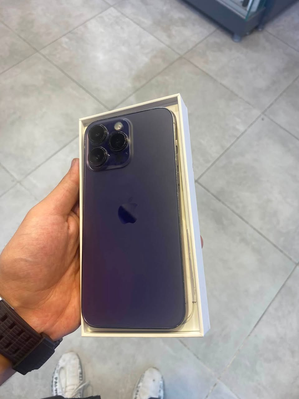 ايفون 14برو ماكس ذاكره 256بطاريه 100مبدل شاشه نوعيه اولد ممتازه 3خيارات وكله شغال صوت اتصال انترنيت كامرات بصمه وجهه كله مكفول وكارتونته الاصليه هم موجوده ويا السعر 490الف قفله عنواني بغداد الدوره ***********واتساب وخط
