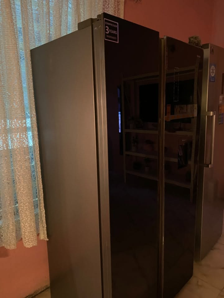 ثلاجة DAMA ، بابين ، لون اسود لامع ، اخذتها جديده قبل شهرين بيها ضرر مكسور زجاج الباب ، العنوان بغداد الشعب السعر 550
***********
