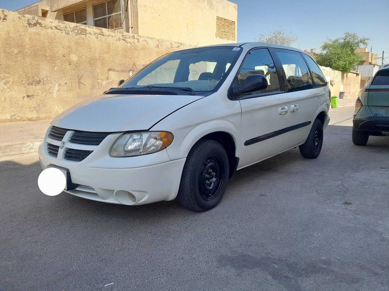 من رخصة مدير الاكروب  دوج 7 راكب 
للبيع دوج موديل 2002 رقم نجف ألماني 
محرك كير ٣٣٠٠ نضيفات تبريد قطعه وحده عاطل  منظومه كامله فإن شغال 
صدر جديد كهربايات شغاله تاير ٢جدد
مصبوغه للجماليه بدون حادث مكان السياره بغداد مدينه الصدر السعر  50 بيها مجال بسيط للشراي الهاتف ***********
