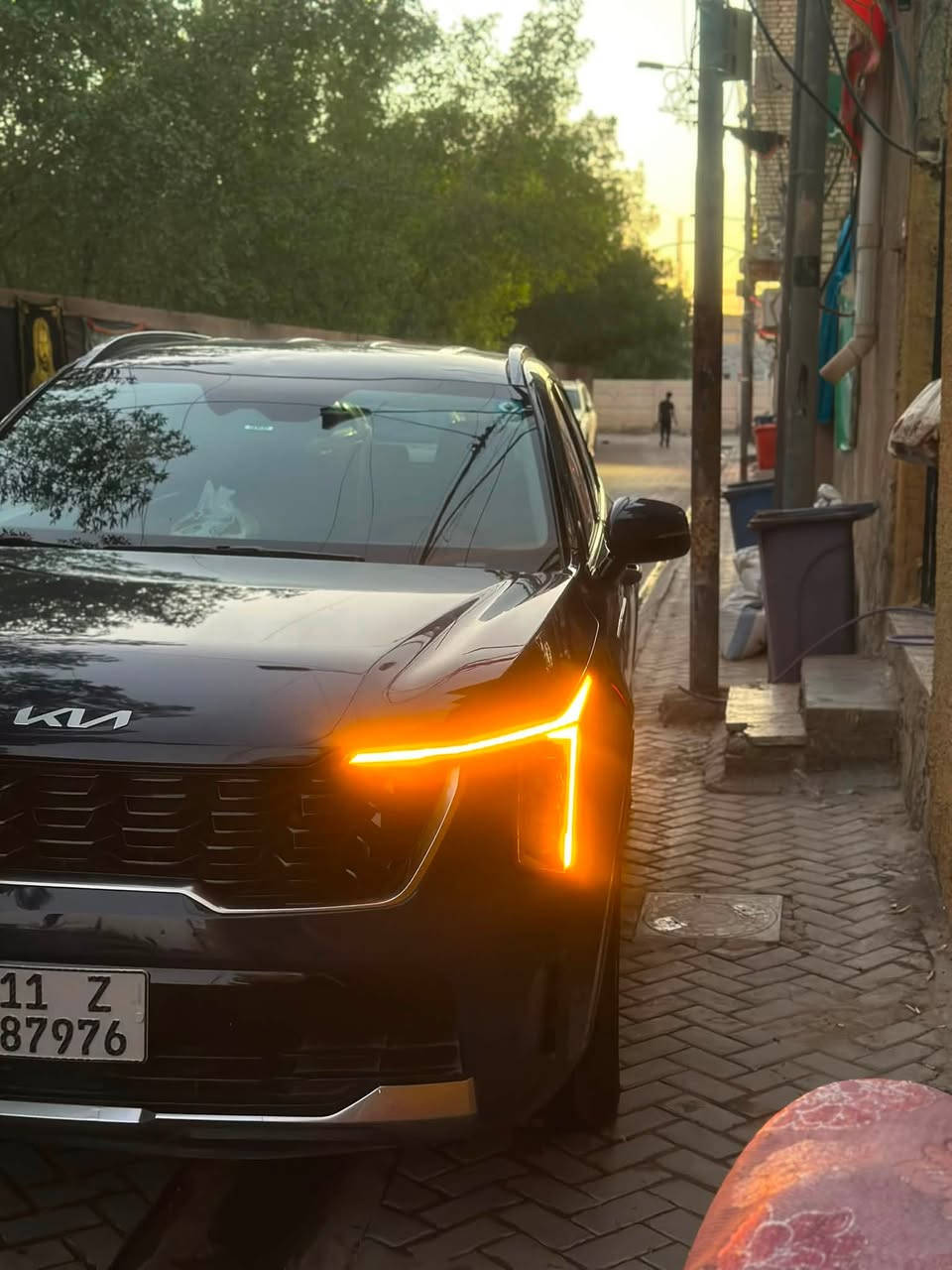 * الفئة: S (Sorento S)
* الوارد: أمريكي 🇺🇸
* المحرك: 4 سلندر، 2500
* اللون الخارجي: نيلي لون مميز
* الممشى: [25000] ميل فقط.
* رقم السيارة: [بغداد بأسمي]

المواصفات:
•بصمة ابواب
•تشغيل عن بعد دخول ذكي
•داخل لونين + مقاعد جلد تدفئة (مقعد السائق كهرباء )
•رادارات امامي خلفي  وحساسات
•مانع اصطدام وتوقف ذاتي
•ويل كب كروم حجم ١٨ 
•تبريد قطعتين

•شاشة متصلة 
•ابل كاربلاي واندرويد اوتو 
•شاحن وايرلس 
•منافذ Type C موزعة بكل السيارة

الضرر ( موضح بالصور + تبديل بنيد وبيها طلقة بالقمارة+رصعة وخدوش بسيطة) بدون شواصي بدون اي شي 

ملاحظة : ضربةالبنيد ما واصله للراديتر ولا للبدنه حتى الدعامية نفسها 

مكان السيارة : بغداد 
السعر :240 وبيها مجال بسيط حك الجيه 

للاتصال او واتساب : ***********
