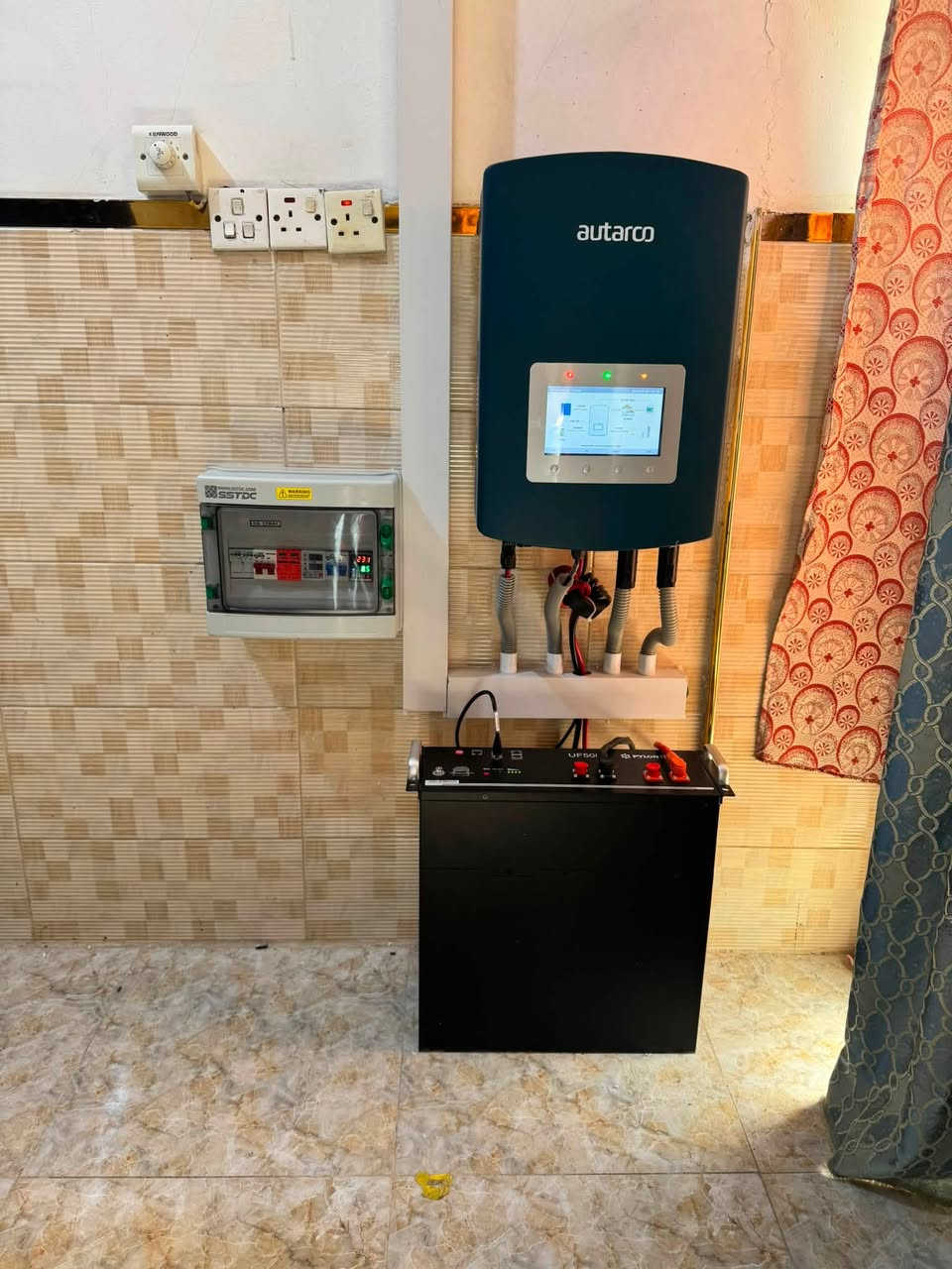 ☀️ في مكتب الطاقة المستدامة… الجودة مو مجرد شعار، الجودة تبدأ من اختيار المكونات وتنتهي بالدقة في التنفيذ.

نقدم لكم منظومة متكاملة بمكونات عالمية مختارة بعناية:

⚡ انفيرتر Autarco بقدرة 5 كيلوواط – IP65
🔋 بطارية Pylontech العالمية سعة 5.12 kWh
☀️ ألواح RONMA ثنائية الوجه بقدرة 580–641 واط
🔩 هيكل ميكانو الثقيل
🛡️ تنفيذ احترافي وحمايات متكاملة
🛠️ متابعة وخدمة ما بعد البيع

لأن المنظومة الجيدة مو بس أجهزة…
هي اختيار صحيح + تنفيذ دقيق + خدمة تستمر بعد التركيب.

📍 مكتب الطاقة المستدامة
الكوت – الخاجية – شارع 40
📞 ***********
