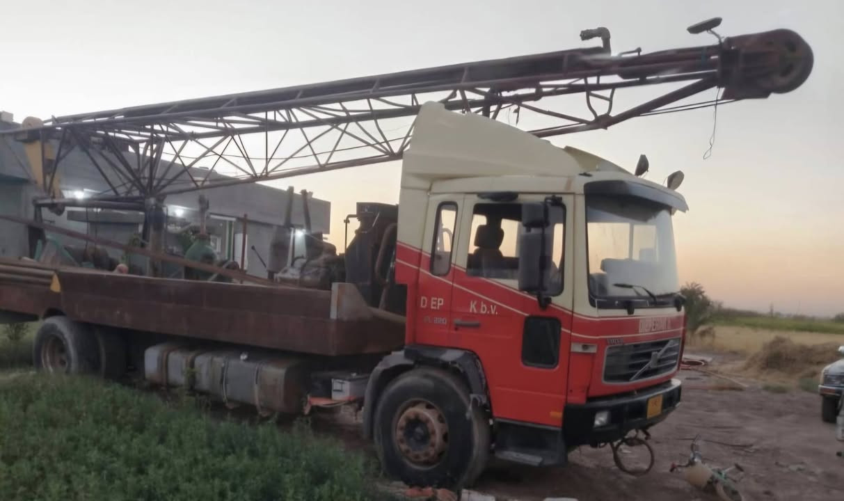 *********** *********** )(عليكم حفاره ابار ارتوازيين للبيع الحفاره جاهزه للعمل روسيه الصنع السياره مالتها فولفو والجهاز الحفر روسيا السنه نوع زيل بيها عده 80 متر وياها اثنين روس حفر للاستفسار اعلى

نص مكتوب في الصور:
- ١١:٤٣ ص