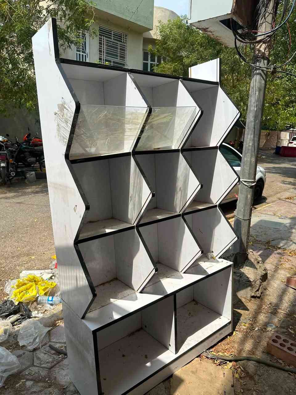 رف او عارضه كرزات للبيع مكان كوت الهوره شارع الاعداديه مقابل مطعم جبوري رقم ***********
