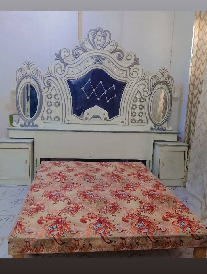 السلام عليكم غرفه نوم ماليزي مصبوغ ابيض بيع مستعجل مكاني نجف شارع المطار شراي تصل ***********
