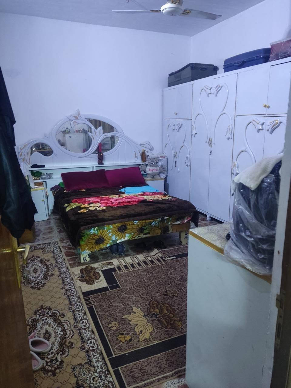 بيت للبيت بوب الشام شارع حجي بحر
المساحه 180م
يحتوي خمس غرف +استقبال ومطبخ 
زراعي سند 25

***********
