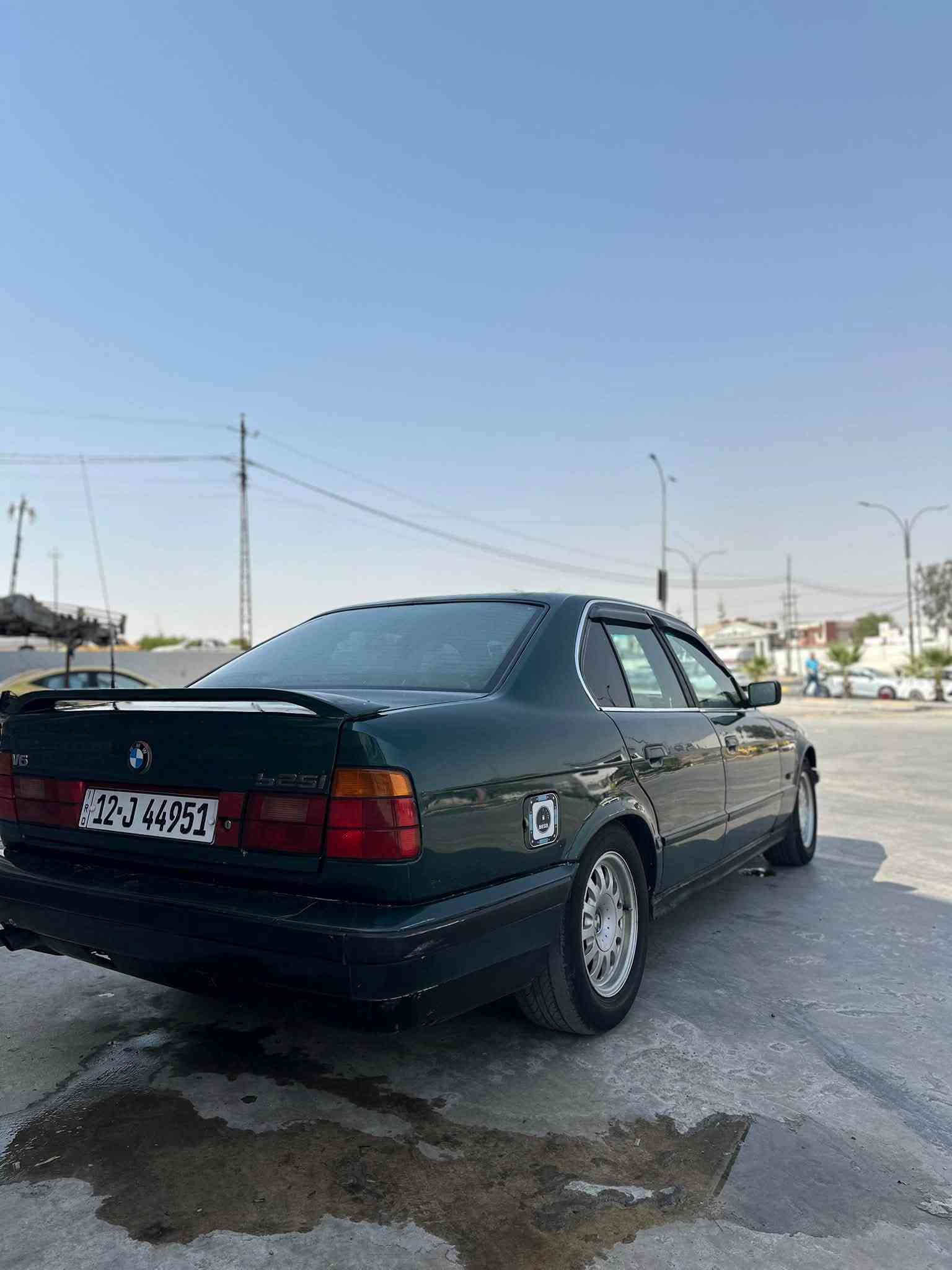 1992 Bmw 525  اصل وفصل وبليته 
محرك كبس 
كير رياضي 
اكسل رياضي
محرك وكير شرط
صبغ عام تبريد شغال 
لايت زينون 
سيارة صافيه دمعه 
كهربائيات شغاله سياره جاهزه 
شرط تحويل هزه جديده سنويه لل ٣١ 
رقم نينوى انكليزي 
السعر ٥٢ وبيها مجال 
***********
***********
