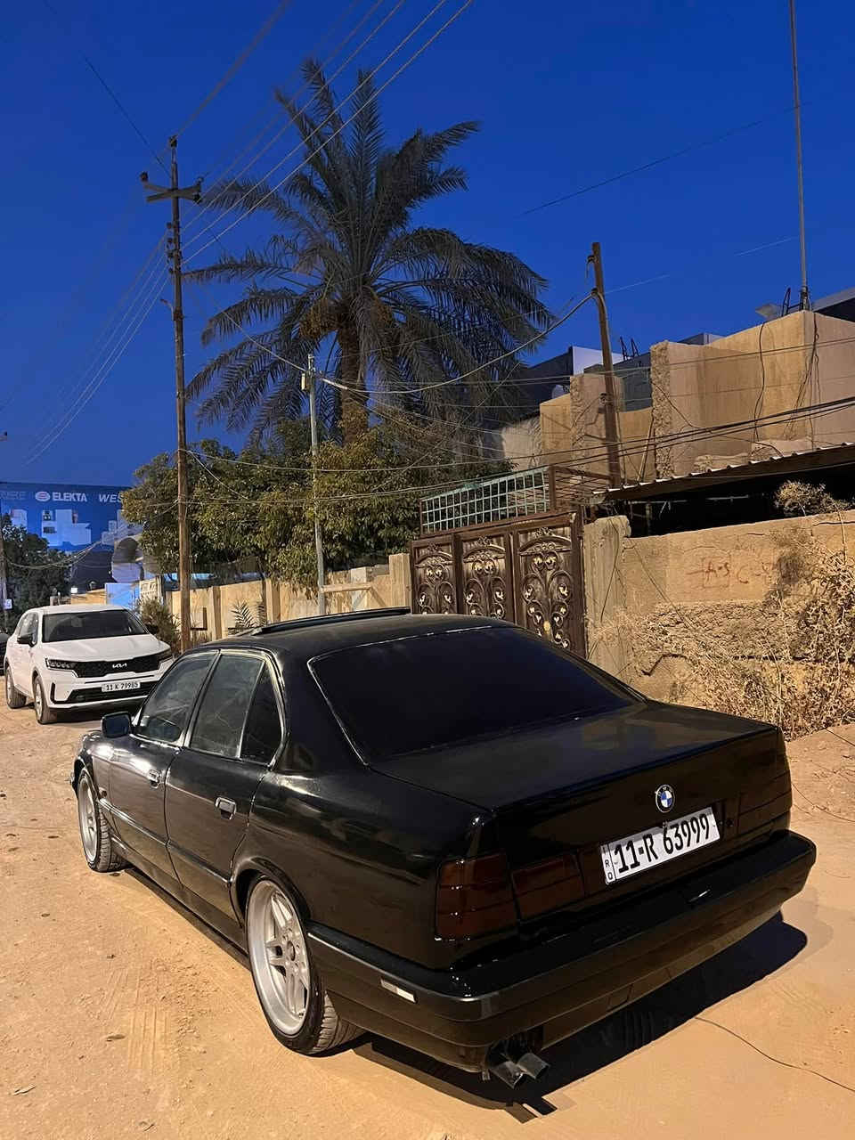 السلام عليكم 
 Bmw 525
موديل ٩١ اصل ٢٥ فتحه وبجم عريض كير اوتو مكينه جديده مال حاويه مسكر فانوس 
مكينه كير حداديه امامي خلفي تبريد كله كامل كهربائيات كامله
بجم دخاني بكلايتات دخاني دعاميه m  ويل ١٨ m جديد 
غرفه بيجي كهرباء جام ٤ كهرباء سنتر لك ريمونت 
Abs شغال 

رقم بغداد انكليزي مميز سنويه وهزه جديده وباسمي 

والسياره صبغته جديده وحتى شخوط مابيه وصوره ايضا جديده 
مكاني بابل الحله شارع الكورنيش 

***********
