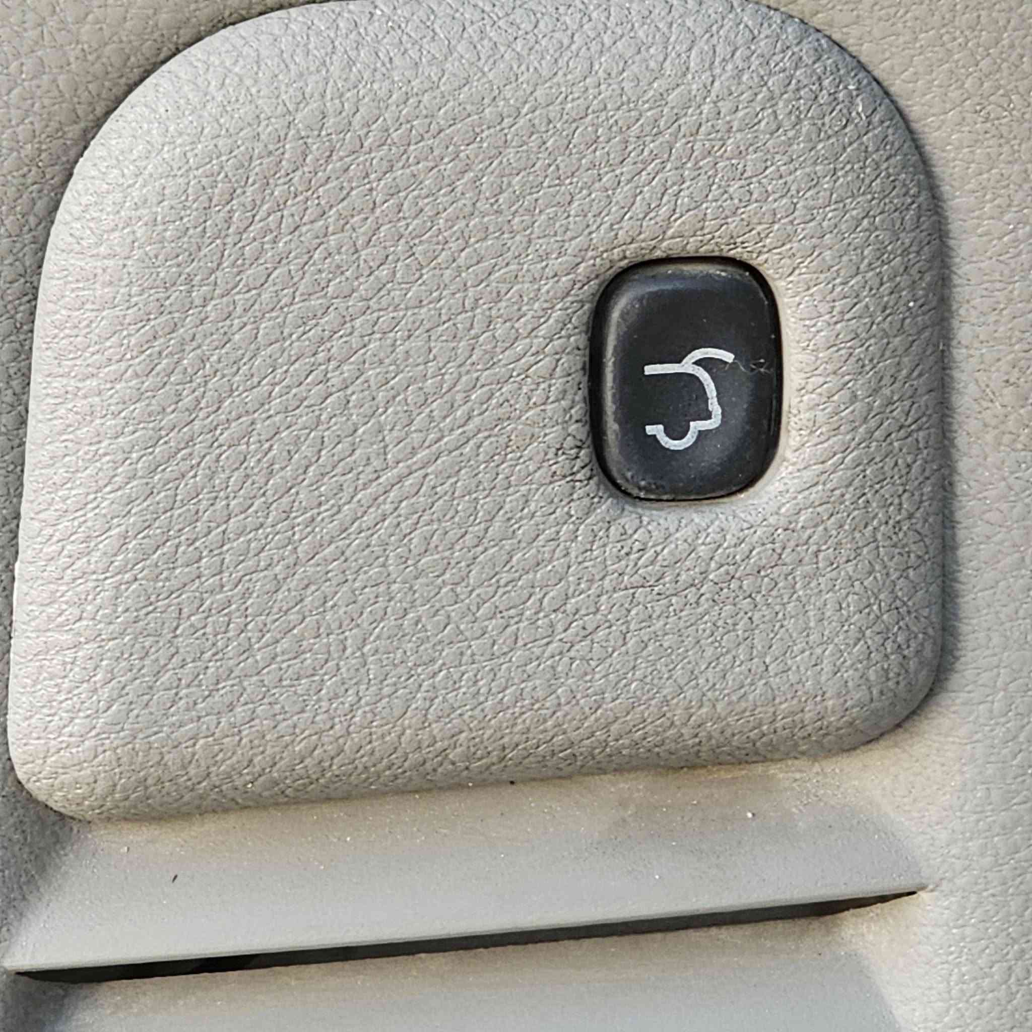 السلام عليكم دوج دورينكو ٢٠١٢
دوج دورينكو ٢٠١٢ امريكي كلين تايتل مكفولة كفالة عامة عدى شخط بالبيبان جهة السايق 
فول مواصفات 
بصمة
جلد
تحكم ستيرن
جنطة شفط لكزز
لايتات زنون
كشنات الامامية كهرباء
كلشي فول عدى الفتحة
ماشية ٢٢٠ الف حقيقي
السعر ١٩٠ قابل للتفاوض
غير متواجد على الفيس بوك
***********
