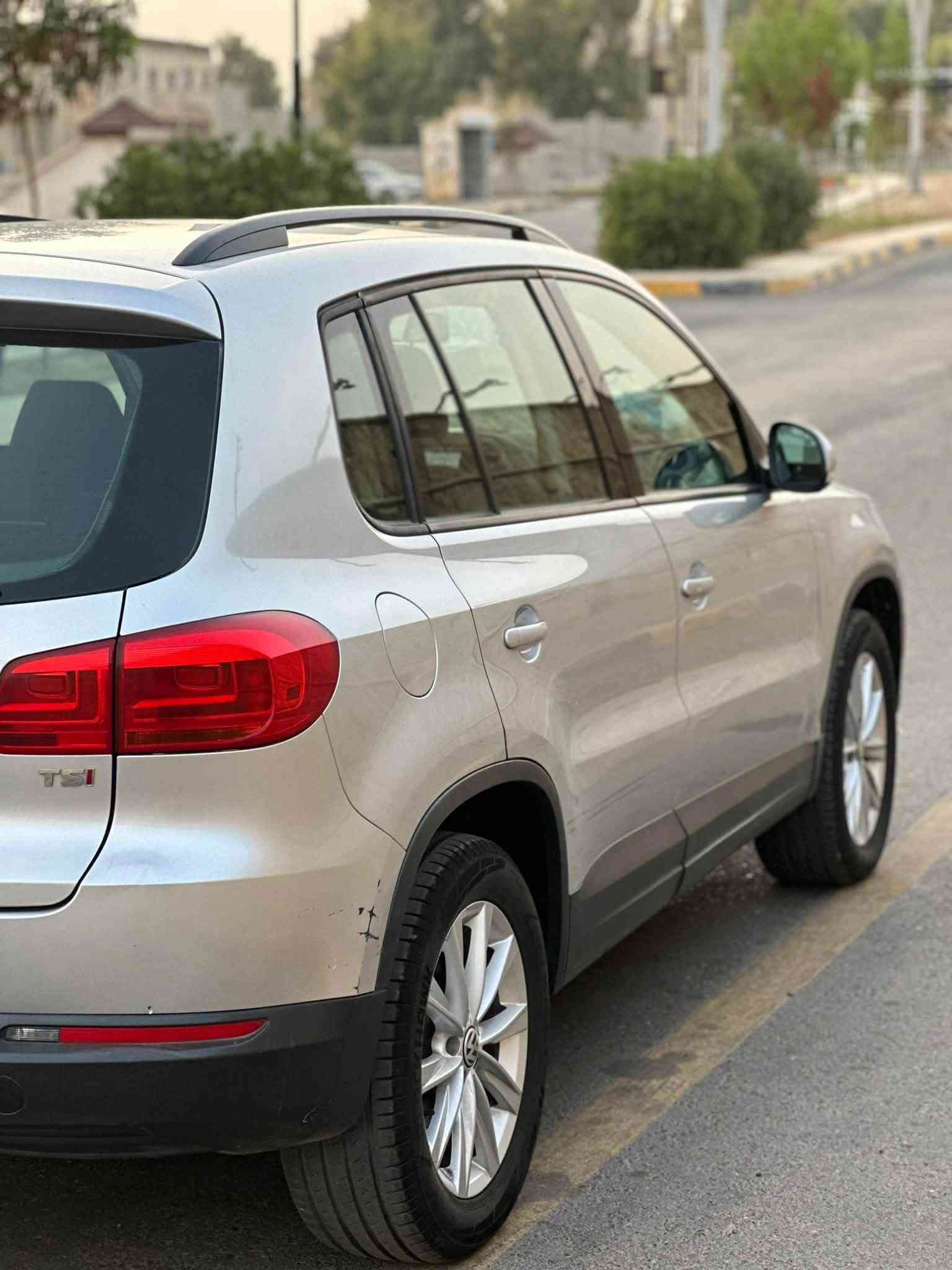 السلام عليكم
كلين لمتد !!! وسعرها بلااش 🤩🤩

Volkswagen Tiguan 2017 كلين تايتل

فلوكس واكن تيكوان
حجم المحرك:2000 توربو Tsi
ماشيه:  125 الف
رقم اربيل الجديد
المواصفات :- 
بصمةابواب
دخول ذكي 
هاند بريك كهرباء
تحكم ستيرن كامل
شاشه 
اوتو هولد 
كاميرا خلفيه دواره 
هيترات بلمري
ثلاجه بلجكمجه 
حساس مطر
جام يصعد و ينزل بالسويج
تبريد قطعتين
8 ايرباك
مثبت سرعه 

الضرر :- 
السياره نظيفه جدا بمعنى الكلمه وبلاديه بلكامل على وضع الشركه ما بيها اي نقص بيها شوية بارد باب النفر 

مكان السياره موصل
لمعرفه السعر الاتصال على الرقم 
***********
