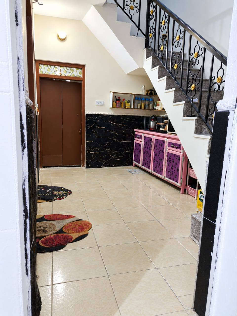 #بيت_للبيع
فرصة مناسبة للسكن والبيع مستعجل مع وجود مجال للتفاوض.

📍 الموقع: الصويرة – حي الزهور – شارع العمارة قرب مدرسة الحديد الهيكل
 المساحة: 100 متر مربع
 طابو صرف يتكون من طابقين
يتكون البيت من :  غرفتين نوم + مطبخ حار +مطبخ بارد+ حمام+ حمامات خارجية + صالة  + استقبال + سطحين

💰 السعر  :  75 مليون وبي مجال اذا شراي

📞 للتواصل والاستفسار:
***********
***********
