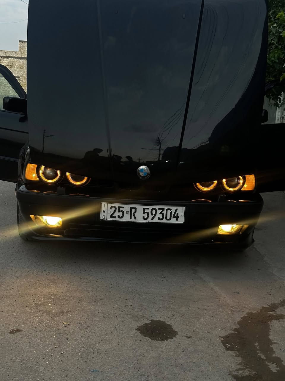 السلام عليكم ورحمة الله
تبارك الرحمن 
BMw525 
موديل ١٩٩٢
مكينه كير ضفيره عقل مال صقر موديل ٢٠٠٠خير من الله
مكينه3000
السيارة تبريد الحمد لله
تدفئة ساونه
كشنات جلد بلاد وتدفئه
أربعة جام كهرباء
فتحه سقف ثلاث حركات
تخم تايرات جدد
منظومة بانزين كامله السيارة نص نكره سلف أي ادفانز ما بيه السيارة الفضل لله ها البانزين عادي
منظومة مي خير من الله ويه التبريد جوه النص بعود
مري جانبيه كهرباء وشغاله
منظومة زنون عالي ناصي
اخوان السيارة بدون أي ضرر فقط صبغ جماليه
آسف على الاطاله السيارة كاملة والكمال لله
رقم كركوك بسمي السيارة سنويا لل٢٠٣٠
مكاني بغداد ***********
السعر ٧٨$
