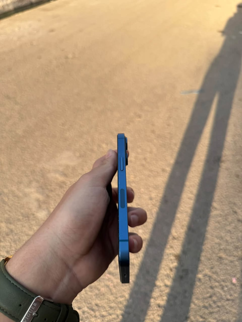 13 عادي بلادي مامبدل بي ايشي
🔋بطارية 75 بلادية 
ذاكرة 128 
نموذج m 
تك سيم
لون ازرق بحري 💙
معا 5 كفرات مجانية 
السعر 380 وبي مجال للطيبين
الشراي يخابر ‭***********‬
