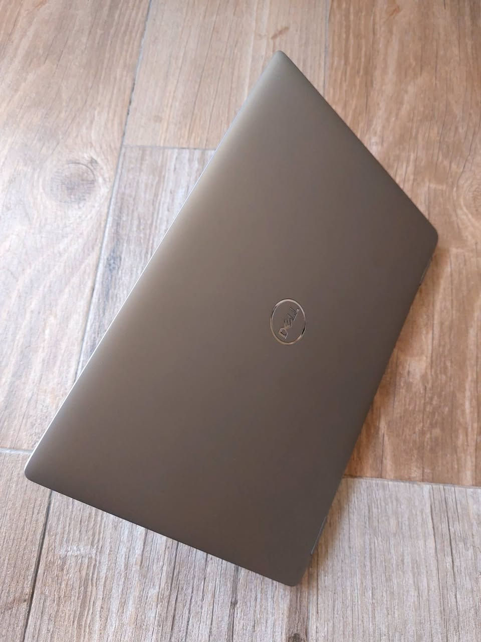 لابتوب شاشة لمس 
Dell Latitude 5420 Ci5  
مواصفات ممتازة مناسب للدراسة والاعمال المكتبية والحسابية والتصفح والأمن السيبراني والبرامج الهندسية .
بسعر ٣٣٠الف_عراقي شامل الحقيبة والتوصيل 
Dell Latitude 5420 Ci5جيل الحادي عشر 
Core i5-1145G7
8 GB  DDR4 RAM قابل للتطوير 
Hard 256GB nvme قابل للتطوير 
14 screen 1920x1080 FHD 
Vga intel Iris 4GB كارت شاشة متصل مدمج 
Back-light Ar-En ضوئي 
Charger dell 65W شاحن 
للتواصل والحجز *********** العنوان بغداد شارع الصناعة مجمع الرياش مكتب اليسر 
المخزن الفرعي موصل حي الزهور
