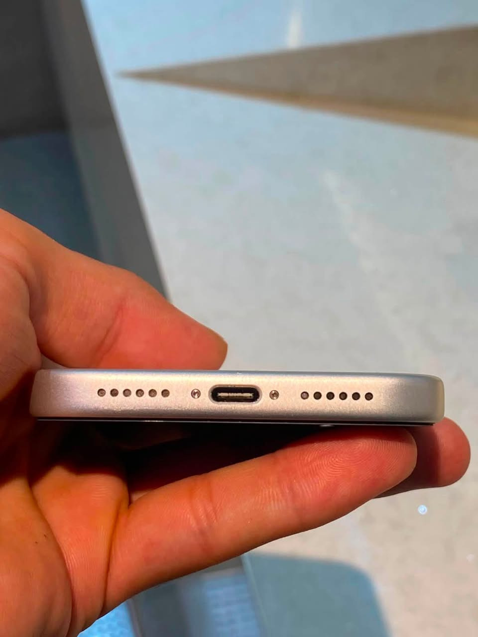 السلام عليكم
ايفون ١٧ برو ماكس
لون سلفر 
نضافة ١٠٠٪؜
ذاكرة ٢٥٦
esim !
شركة الجبال
السعر 1,800,000 بي مجال بسيط 
التفاصيل خاص او***********
