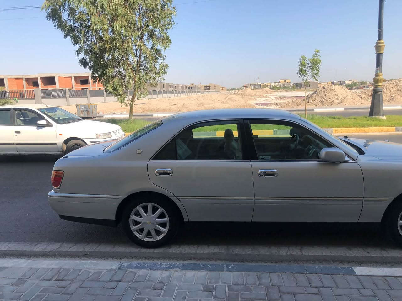 سلام عليكم 
عندي سياره ملكه قرار ١٠٢ تسجيل جديد سياره جديده كارتون كامل مواصفات فول ثلاجه خلفيه وبرده خلفيه وتبريد خليفة صاجي ٧٥ سياره بالاسمي تحوير درجه اولى ودشبول نجف مكان بصره مركز مدينه ***********
