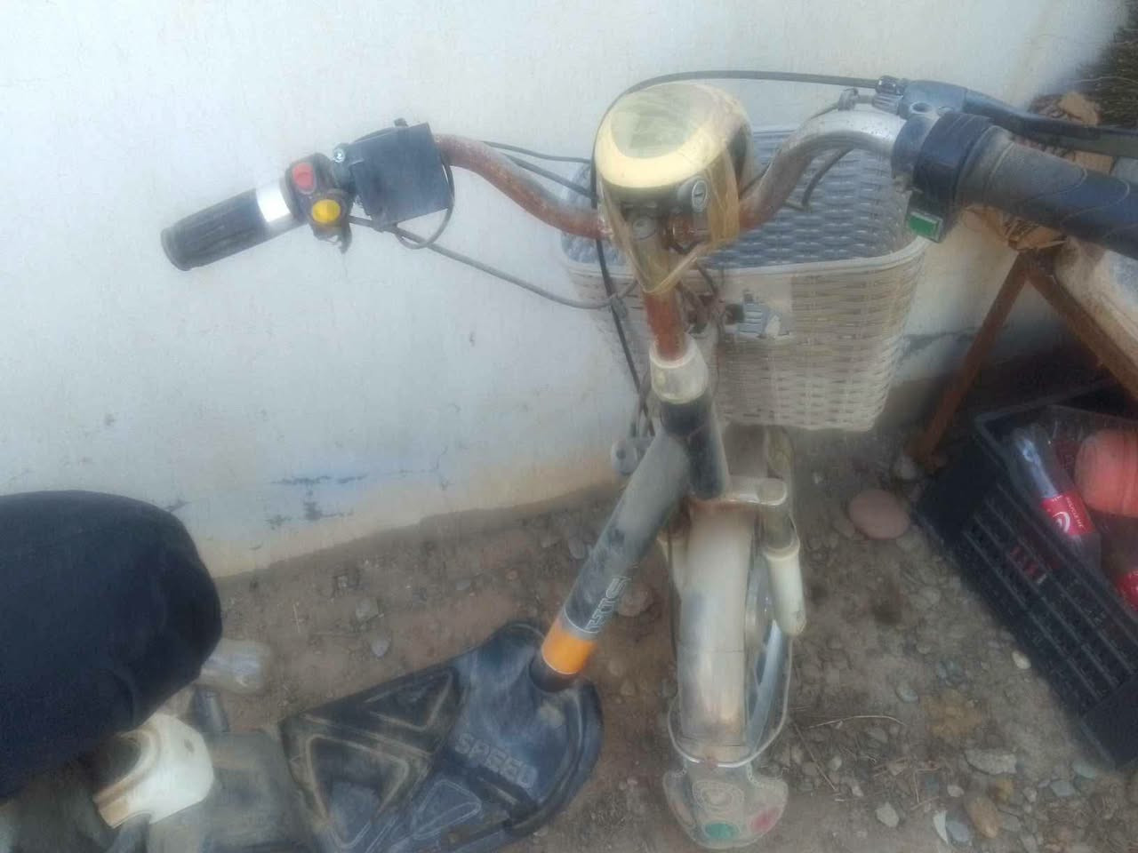 بويسكل شحن فقط بطاريه عاطله  والسعر 130 وبي مجال ***********
