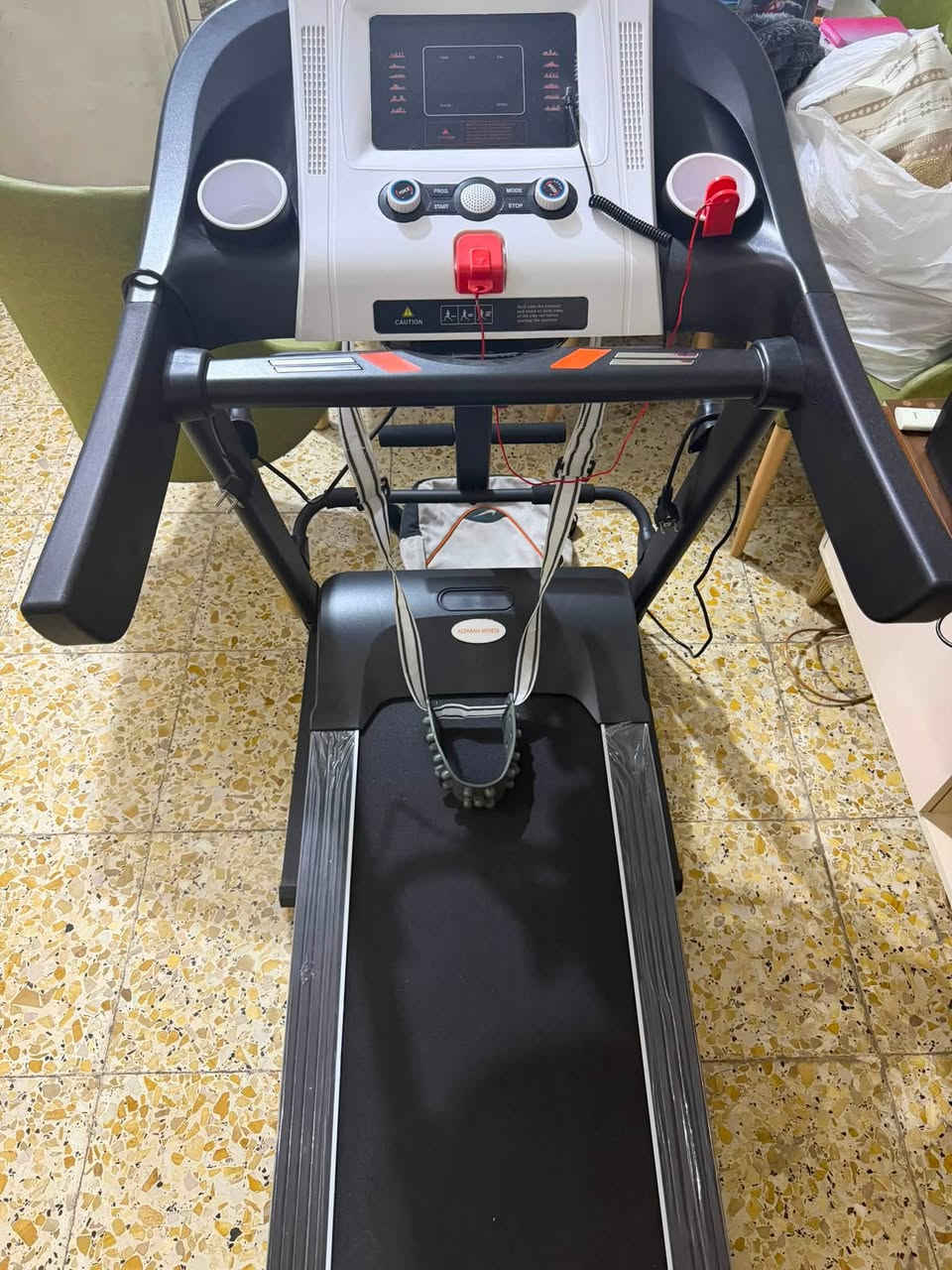 السلام عليكم جهاز جري جديد استخدام قليل صارلة ٢٥يوم ومأخذي قسط يتحمل 130كيلو حقيقي مكاني بغداد حي العامل  سعر ٤٥٠  وبي مجال بسيط ***********
