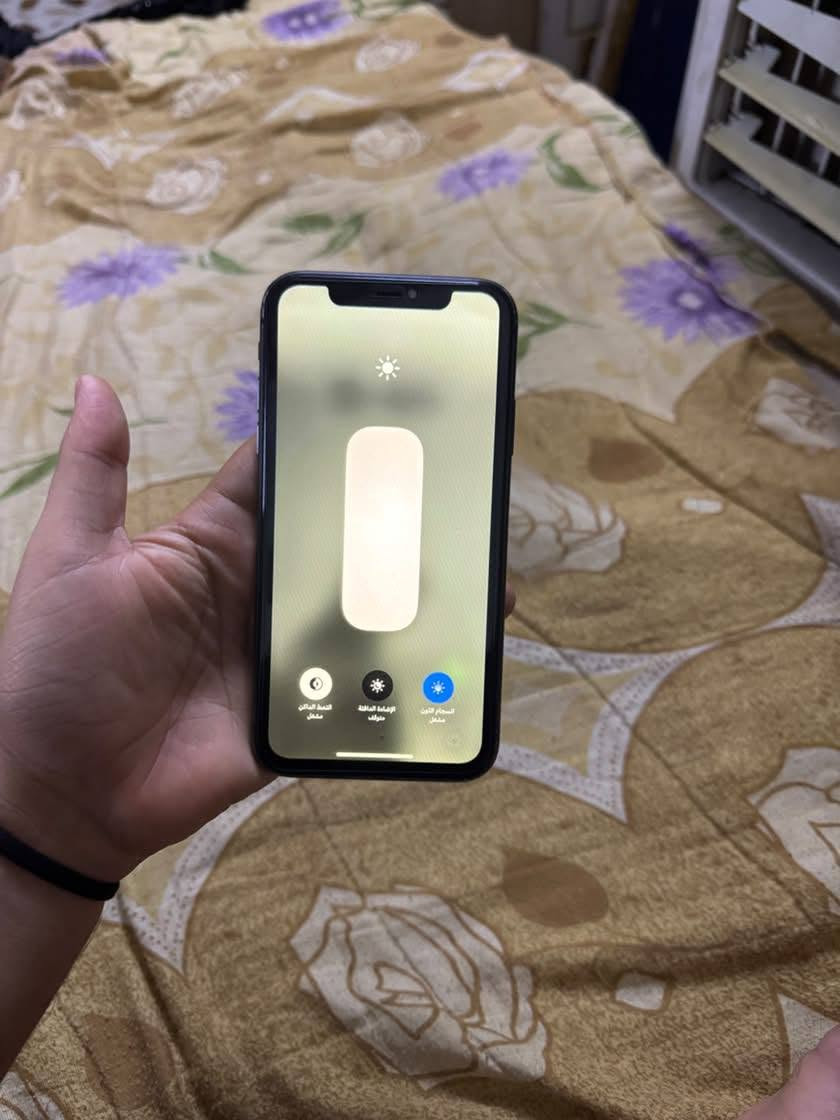 للبيع: ايفون 11*
- *الذاكرة*: 64GB
- *البطارية*: 81% بلاد
- *اللون*: اسود
- *الشاشة*: مستبدلة 3 خيارات اصلي
- *الشغال*: اتصال ✅ سيم كارت ✅ واي فاي ✅ كامرات ✅ 
- *ملاحظة*: فيس ايدي متوقف - الباقي مكفول
- *الحالة*: مابي عطل. تجي تفحص على راحتك
- *السعر*: 165 ألف وبي مجال
- *يرهم*: مراوس 
- *للتواصل واتساب*: ***********
- *المكان*: بغداد - مدينة الصدر
- *ملاحظة*: ماكو توصيل

---
