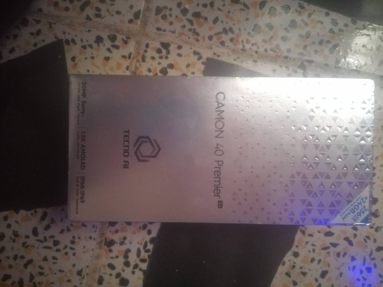 السلام عليكم
جهاز TECNO CAMON 40 PRIEMIR 5G 
للبيع اوو مراوس بدراجة فقط شرط ماا مبدل بي شي + يرادله تبديل خارطة مو تجيني وتكول مادري بي هييج اخوان يراد تبديل خارطة  مكاني كركوك واحد حزيران السعر 180 وبي مجال رقمي ***********
