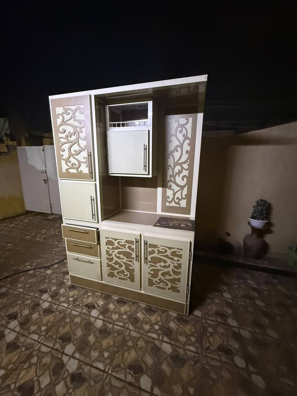 للبيع جديد جدا
١٥٠ قفل حي الجهاد *********** واتساب
