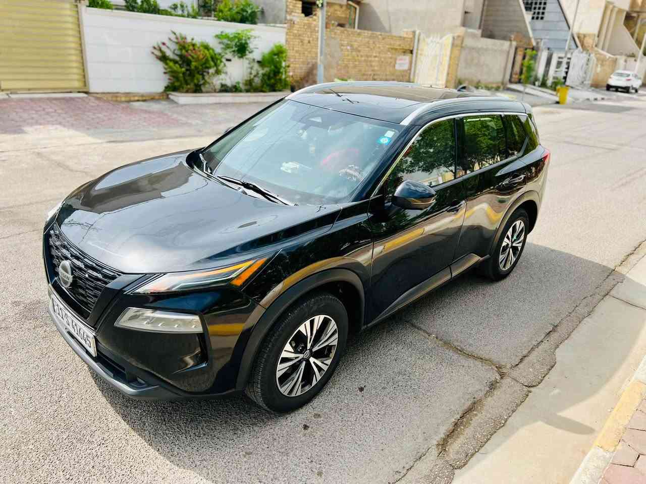 نيسان روج • ٢٠٢١ • ٢٥٠٠